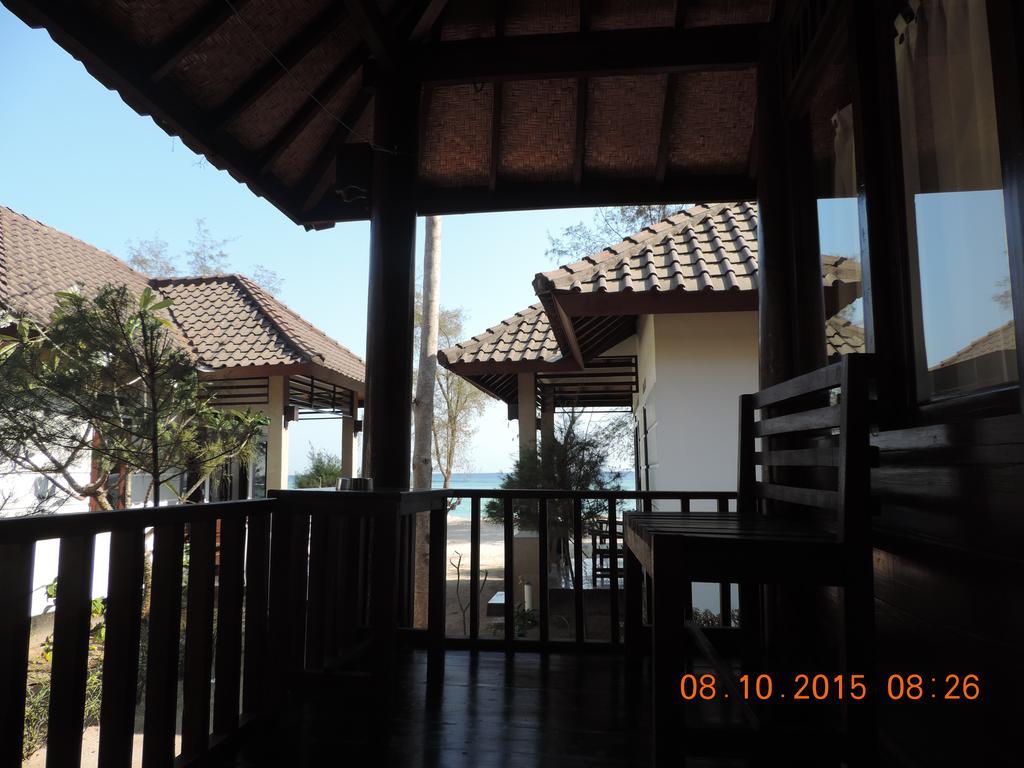 Yaya Bungalows Blue Coral ギリ島 部屋 写真