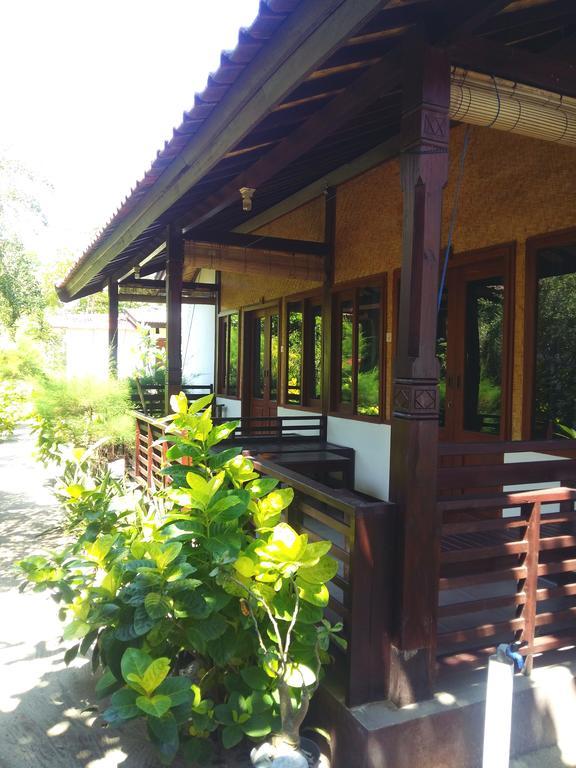 Yaya Bungalows Blue Coral ギリ島 エクステリア 写真
