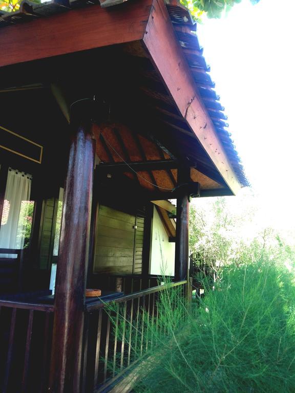 Yaya Bungalows Blue Coral ギリ島 エクステリア 写真