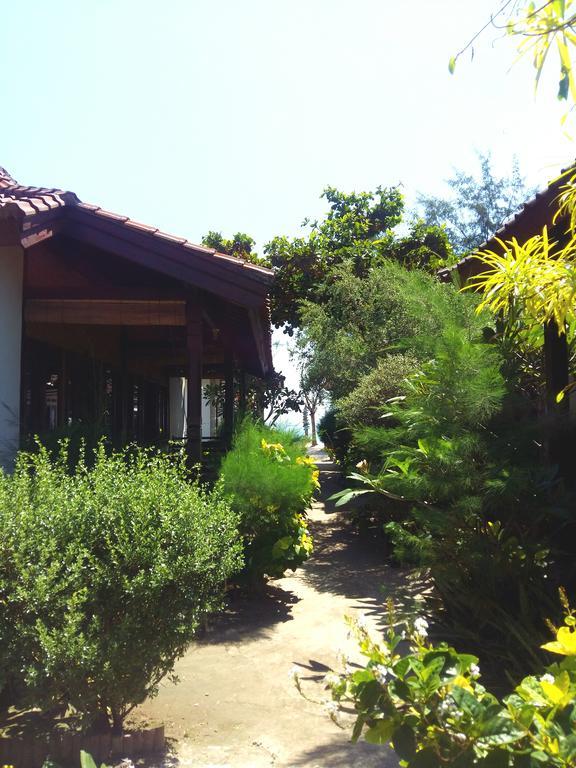 Yaya Bungalows Blue Coral ギリ島 エクステリア 写真